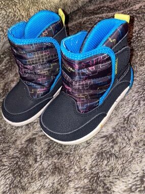Toddler boy size 5 Merrell Kids' Blue & Black Winter Boots